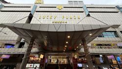lucky-plaza photo thumbnail #8
